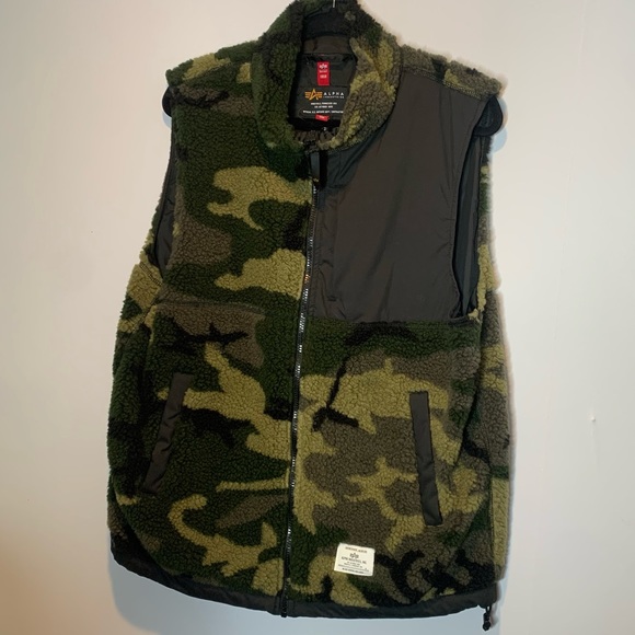 Alpha Industries Sherpa Utility Vest Woodland Camo Unisex - Picture 2 of 4